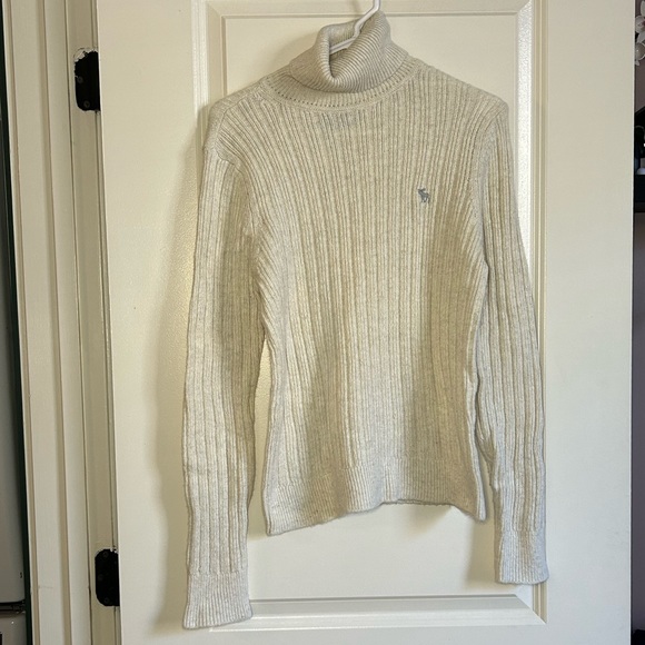 Abercrombie & Fitch Ribbed Icon Turtleneck Women’s Sweater Size L Color Cream - Picture 2 of 7